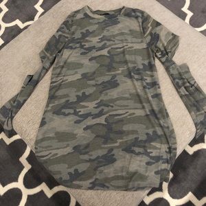 Cut out arm tee shirt camo dress